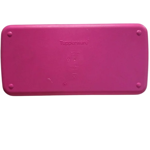 Tupperware Hello Kitty 2011 Lunch Box - Picture 4 of 4